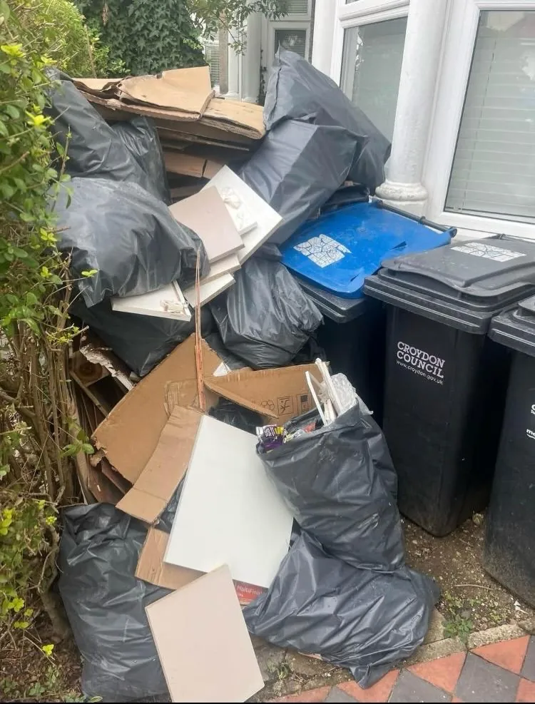Croydon side passage before a rubbish clearance